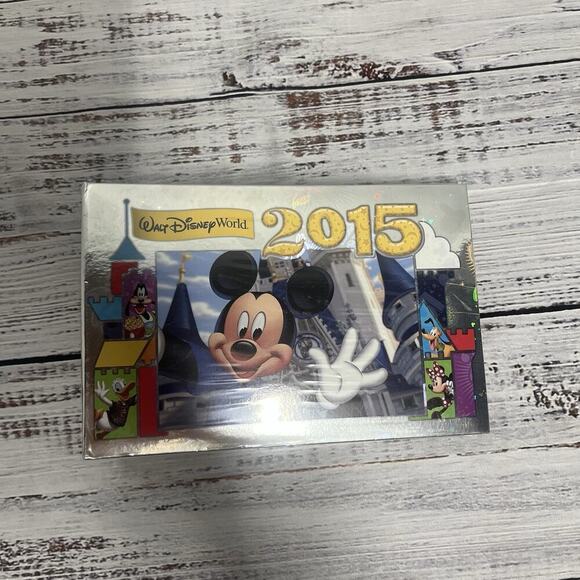 3pc Lot of Walt Disney World & Adventures by Disney Photo Scrap Books 2015 2018 - Picture 14 of 16